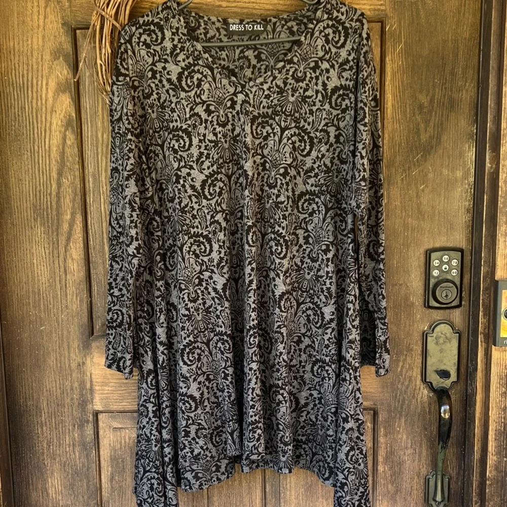 Dress To Kill Black and Gray Floral-Scroll Long Sleeve Tunic - Picture 2 of 5